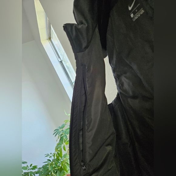 Nike Charcoal Puffer Vest - Picture 7 of 7